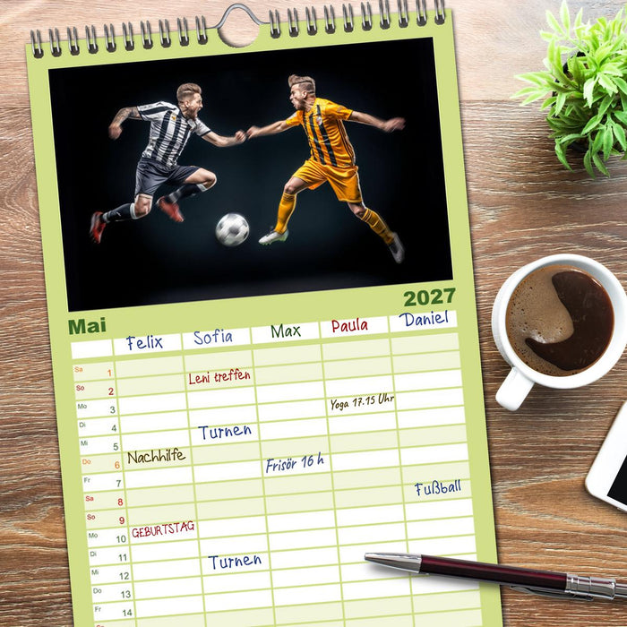 Fussball - Zweikampf (CALVENDO Familienplaner 2027)