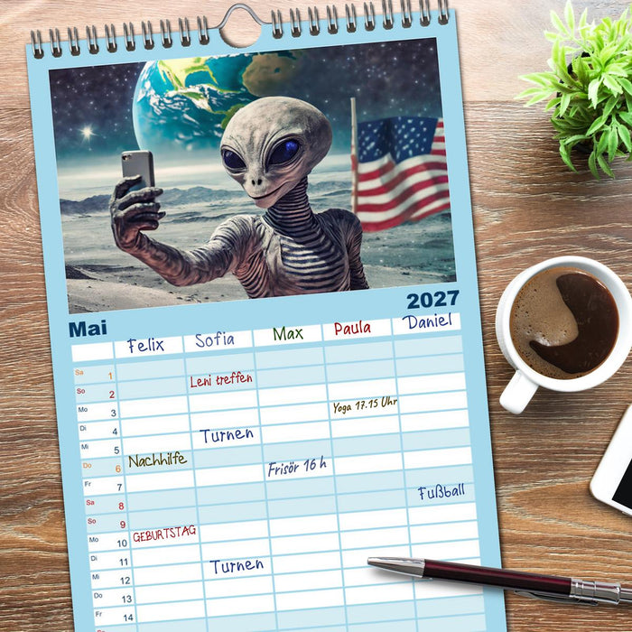 Aliens auf Tour (CALVENDO Familienplaner 2027)
