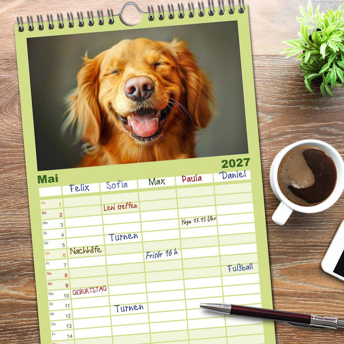 Lächelnde Hunde sind wie Sonnenschein auf vier Pfoten (CALVENDO Familienplaner 2027)