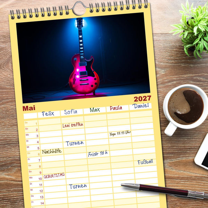 Sechs Saiten, Zwölf Monate - Der Gitarrenkalender (CALVENDO Familienplaner 2027)