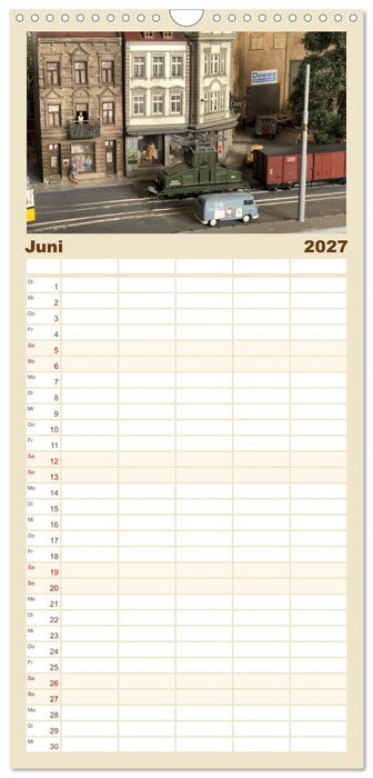 Bahn-Nostalgie im Modell (CALVENDO Familienplaner 2027)