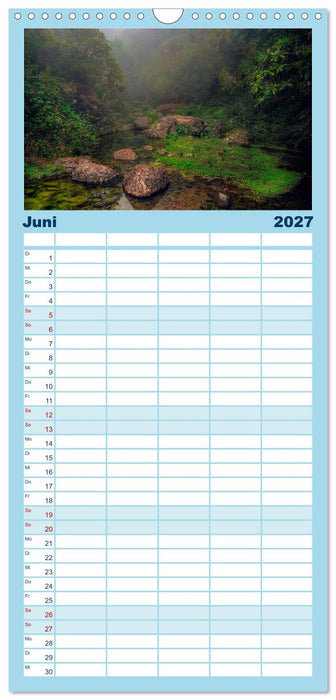 Madeira - blaues Wasser, grüne Berge, bunte Blumen (CALVENDO Familienplaner 2027)