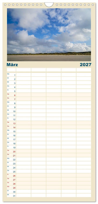 Am Strand von Juist (CALVENDO Familienplaner 2027)