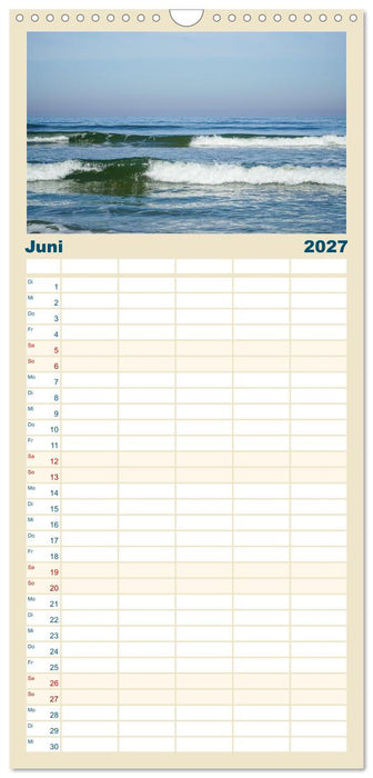 Am Strand von Juist (CALVENDO Familienplaner 2027)