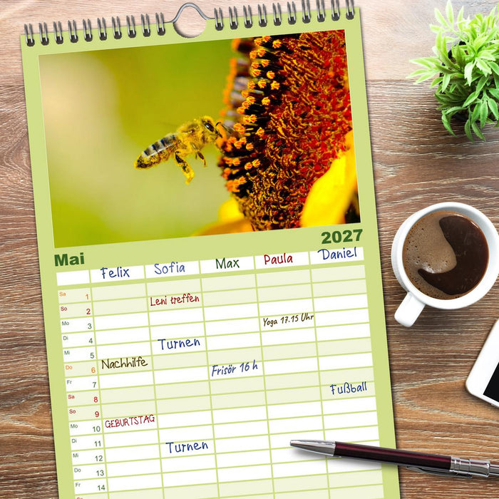 Die Welt der fleißigen Bienen (CALVENDO Familienplaner 2027)
