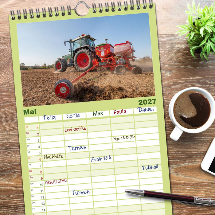 Landtechnik im Einsatz (CALVENDO Familienplaner 2027)