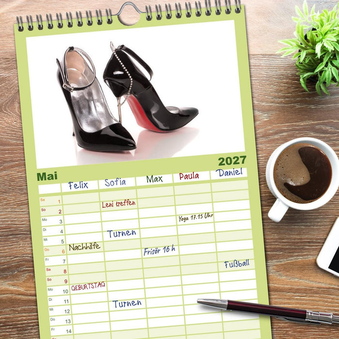 Farbenfrohe High Heels (CALVENDO Familienplaner 2027)