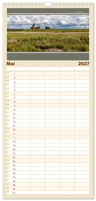 Der Pilsumer Leuchtturm (CALVENDO Familienplaner 2027)
