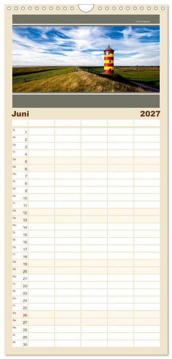 Der Pilsumer Leuchtturm (CALVENDO Familienplaner 2027)