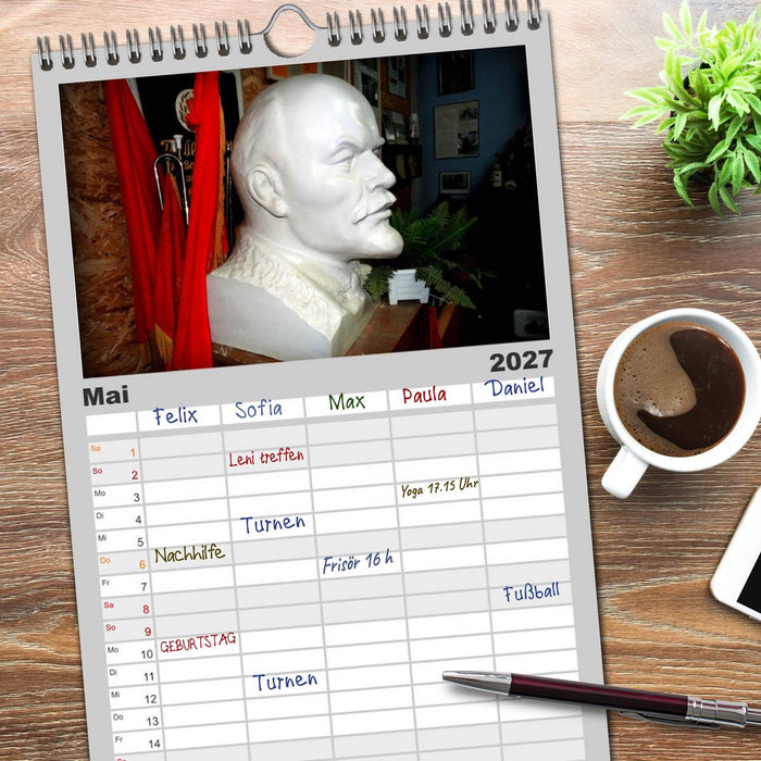 LENIN LEBT - Bilder einer Ikone (CALVENDO Familienplaner 2027)