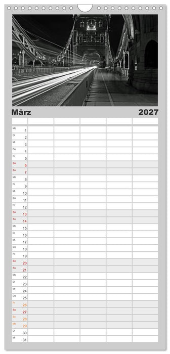 London in Schwarz-Weiß (CALVENDO Familienplaner 2027)