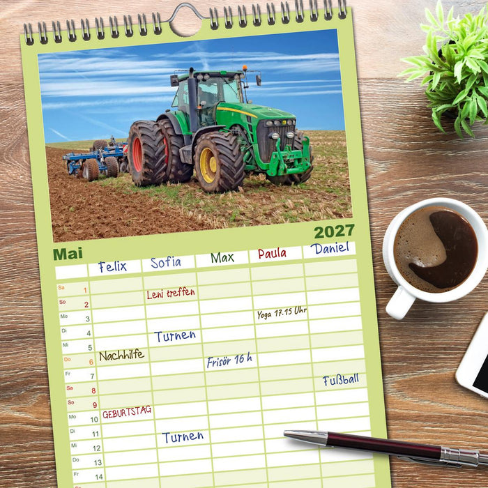 Traktoren - Giganten in der Landwirtschaft (CALVENDO Familienplaner 2027)