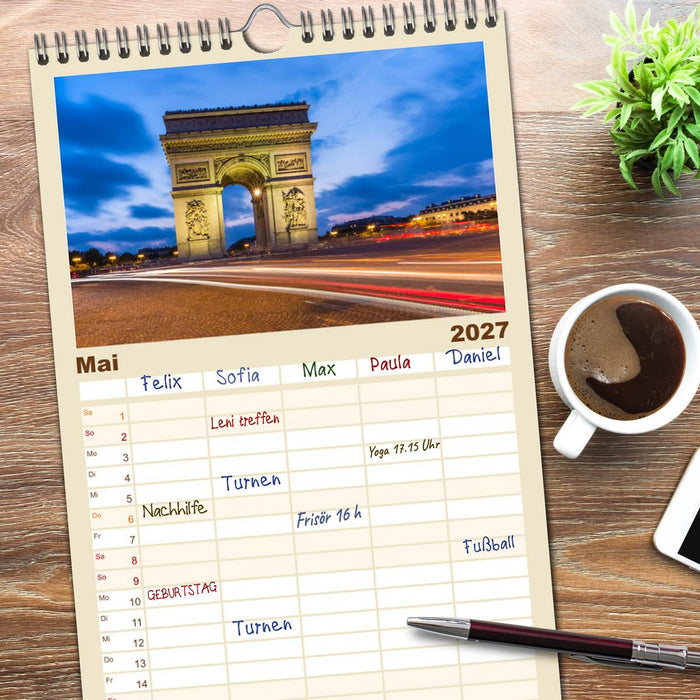 PARIS Französisches Flair und Historie (CALVENDO Familienplaner 2027)