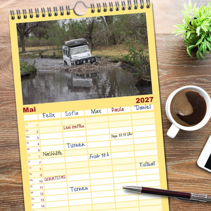 Land Rover Defender - Unterwegs in Afrika (CALVENDO Familienplaner 2027)