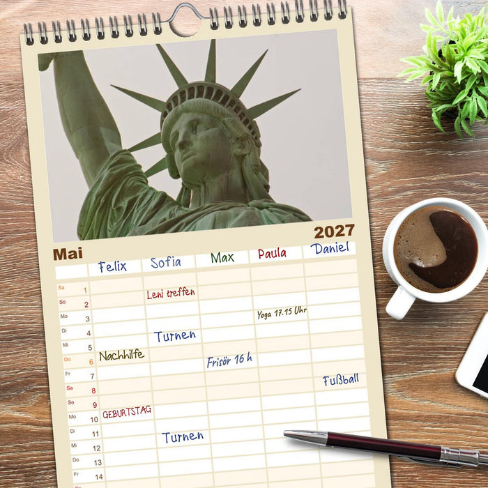 Ansichten einer Stadt: New York (CALVENDO Familienplaner 2027)