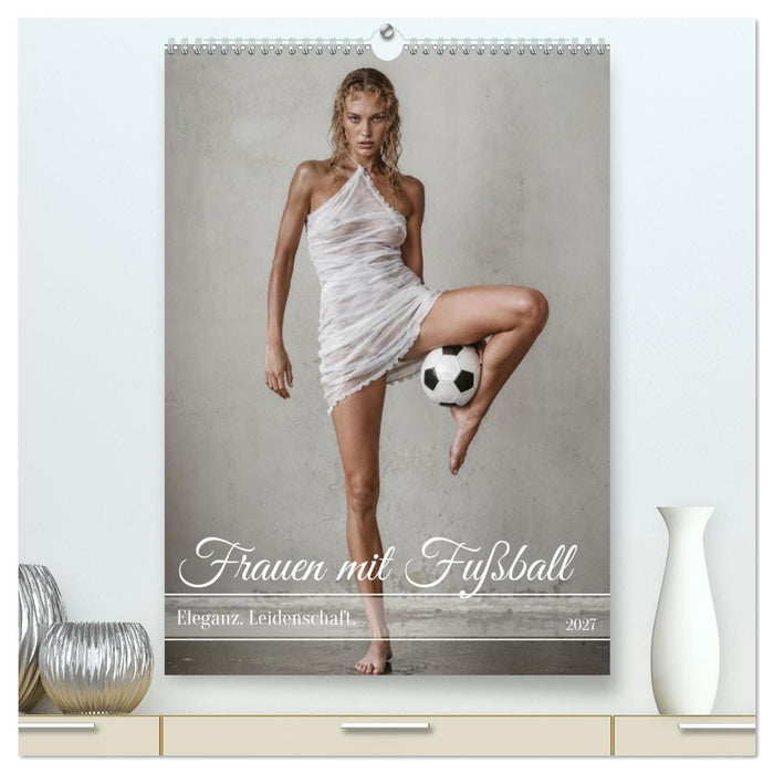 Frauen mit Fußball – Eleganz. Leidenschaft. (CALVENDO Premium Wandkalender 2027)