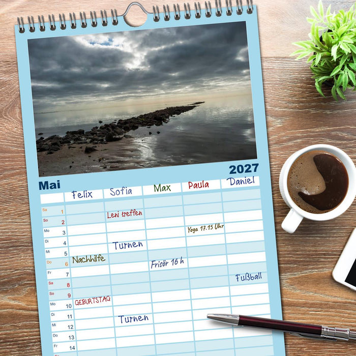 Faszination Meer und Wolken (CALVENDO Familienplaner 2027)