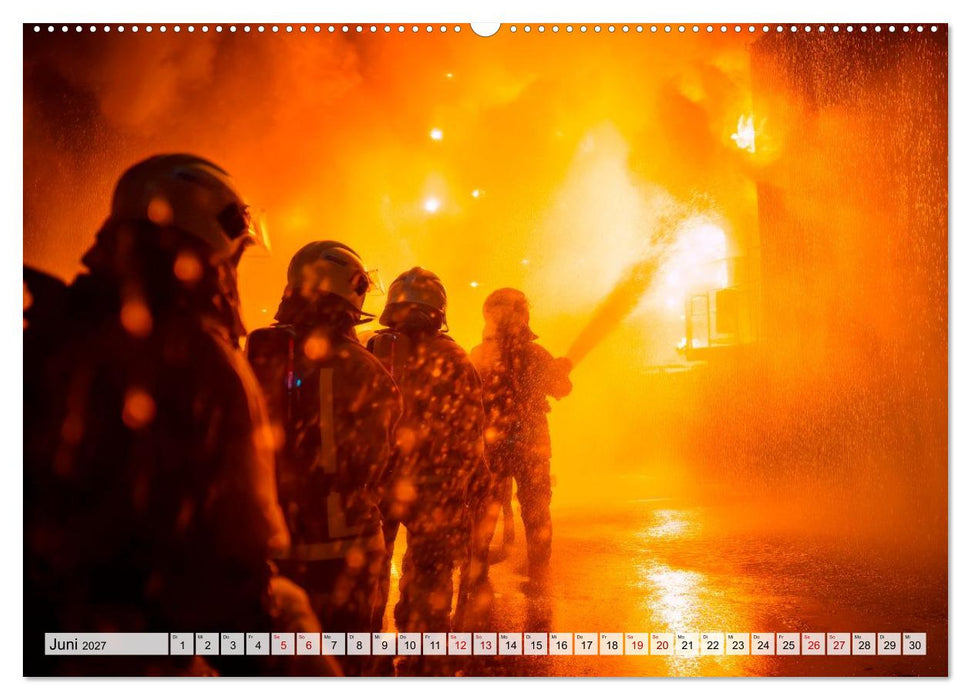 Feuerwehr - Helden im Einsatz (CALVENDO Wandkalender 2027)