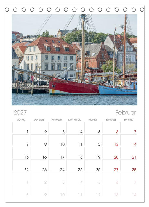 Flensburg maritim (CALVENDO Tischplaner A5H 2027)