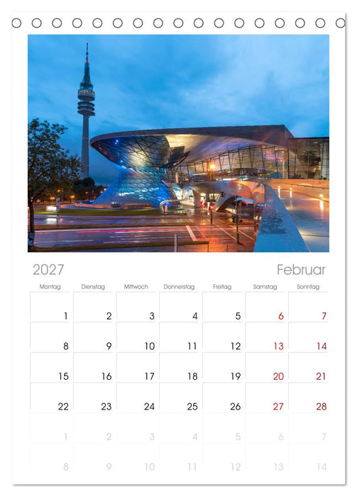 Abend in München (CALVENDO Tischplaner A5H 2027)
