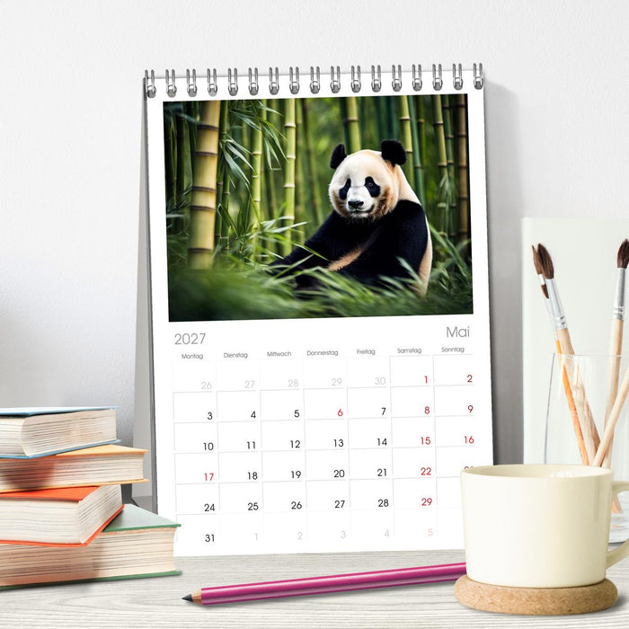 Großer Pandabär (CALVENDO Tischplaner A5H 2027)