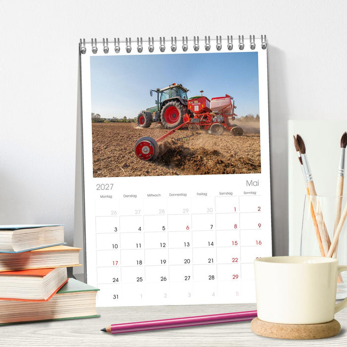 Landtechnik im Einsatz (CALVENDO Tischplaner A5H 2027)