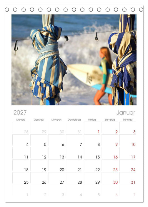 Buntes Strandleben (CALVENDO Tischplaner A5H 2027)