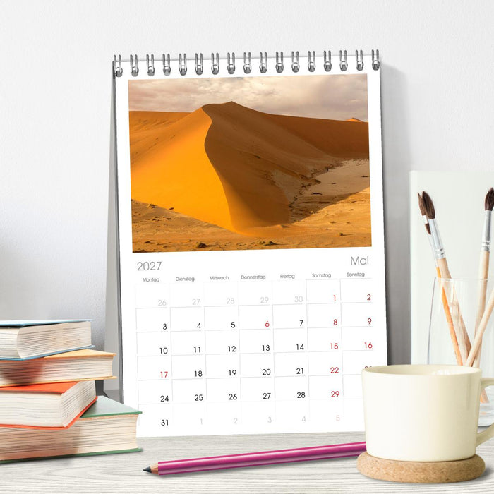 Lichterfülltes Namibia (CALVENDO Tischplaner A5H 2027)