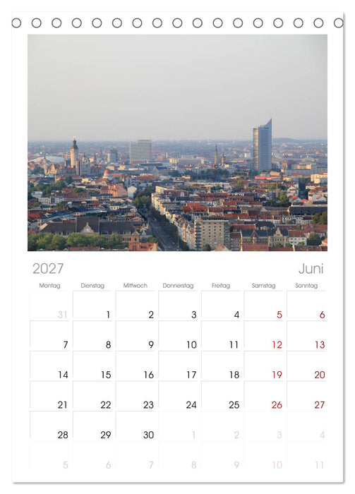 Über den Dächern von Leipzig (CALVENDO Tischplaner A5H 2027)