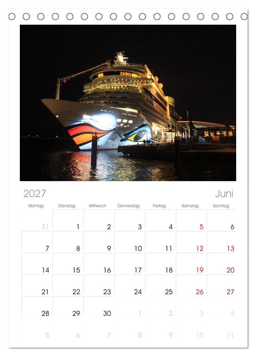 Cruiseliner in Warnemünde (CALVENDO Tischplaner A5H 2027)