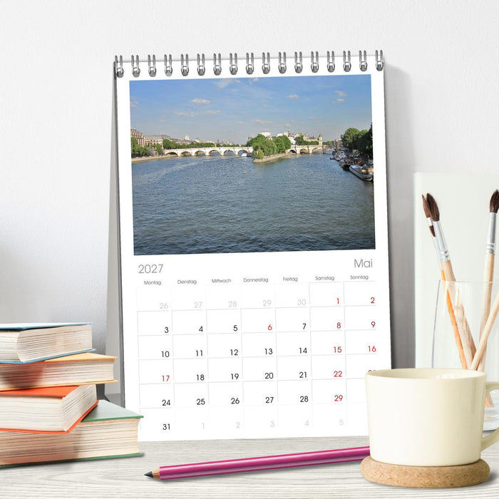 Paris (CALVENDO Tischplaner A5H 2027)