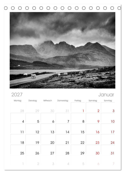 Skye in Monochrom (CALVENDO Tischplaner A5H 2027)