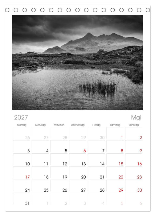 Skye in Monochrom (CALVENDO Tischplaner A5H 2027)