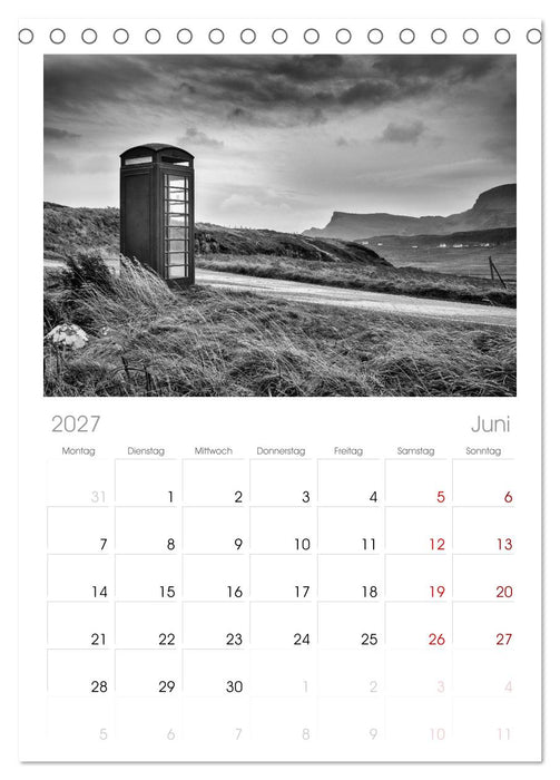 Skye in Monochrom (CALVENDO Tischplaner A5H 2027)