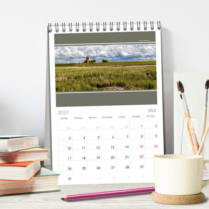 Der Pilsumer Leuchtturm (CALVENDO Tischplaner A5H 2027)