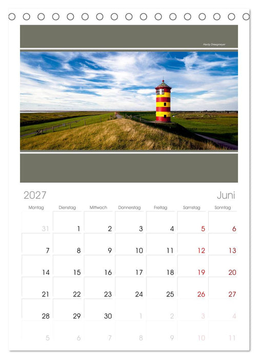 Der Pilsumer Leuchtturm (CALVENDO Tischplaner A5H 2027)