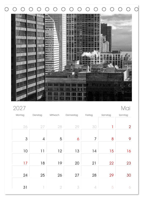 Chicago 2027 (CALVENDO Tischplaner A5H 2027)