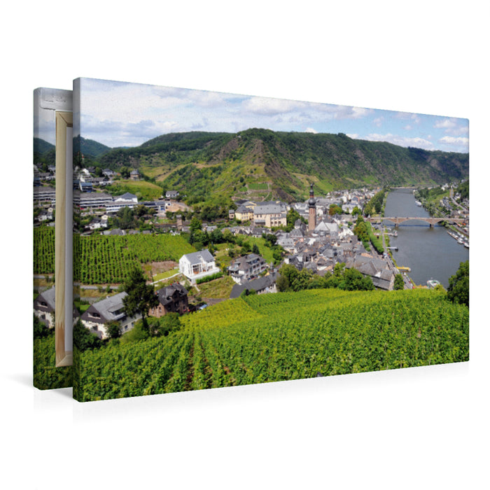 Premium Textil-Leinwand Premium Textil-Leinwand 90 cm x 60 cm quer Blick über die Stadt Cochem und Weinberge