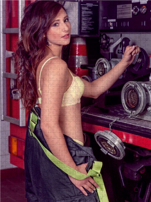 Sexy Feuerwehrfrau - CALVENDO Foto-Puzzle - calvendoverlag 29.99