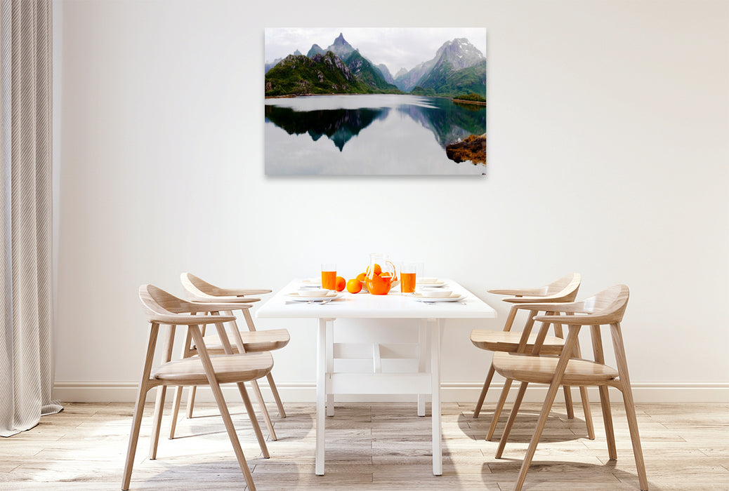 Premium Textil-Leinwand Premium Textil-Leinwand 120 cm x 80 cm quer Spiegelung der Berge im Fjord auf den Lofoten