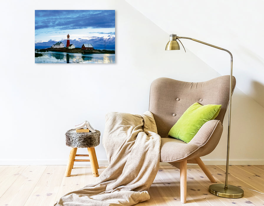 Premium Textil-Leinwand Premium Textil-Leinwand 75 cm x 50 cm quer Norwegen: Leuchtturm in einer hellen Sommernacht
