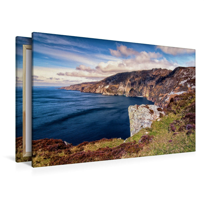 Premium Textil-Leinwand Premium Textil-Leinwand 120 cm x 80 cm quer Ein Motiv aus dem Kalender Irland, grüne Insel mit rauer Küste