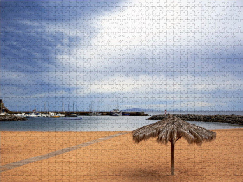 Gelber Strand in Machico - CALVENDO Foto-Puzzle - calvendoverlag 29.99