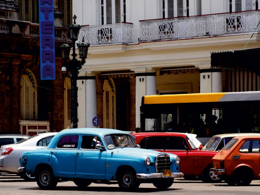 Der legendäre Mercedes 180 vor dem Hotel Inglaterra in Havanna - CALVENDO Foto-Puzzle - calvendoverlag 29.99