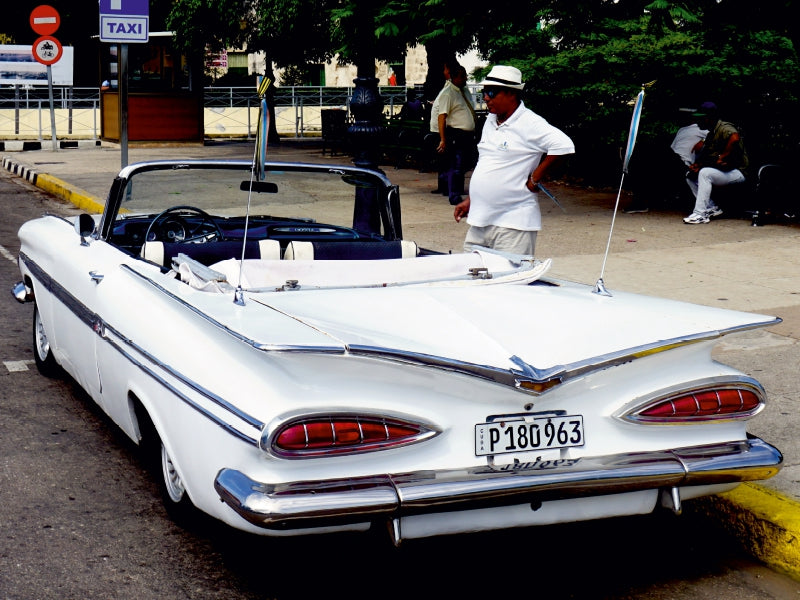Chevrolet Impala in Havanna - Ein Motiv aus dem Kalender "Ganz in Weiß - Elegante Oldtimer auf Kuba" - CALVENDO Foto-Puzzle - calvendoverlag 29.99