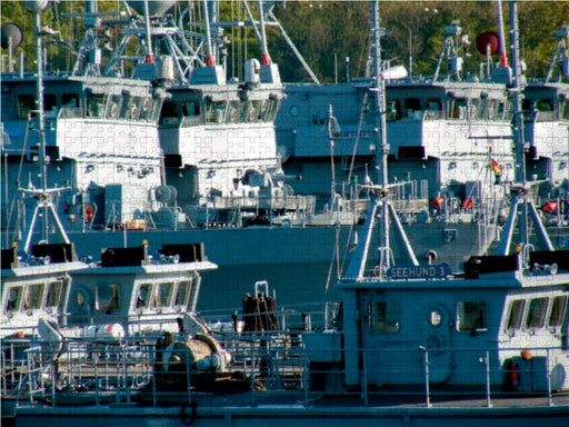 Minensuchboote - Im Vordergrund ein sogenannter "Seehund" - CALVENDO Foto-Puzzle - calvendoverlag 29.99
