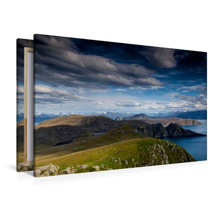 Premium Textil-Leinwand Premium Textil-Leinwand 120 cm x 80 cm quer Blick über die Insel zu den Fjorden Norwegens