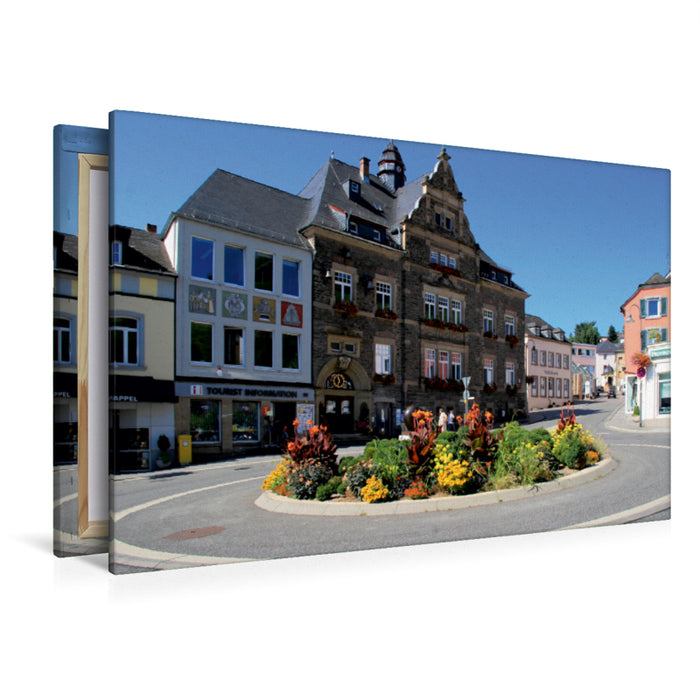 Premium Textil-Leinwand Premium Textil-Leinwand 120 cm x 80 cm quer Blick auf das Rathaus von Saarburg