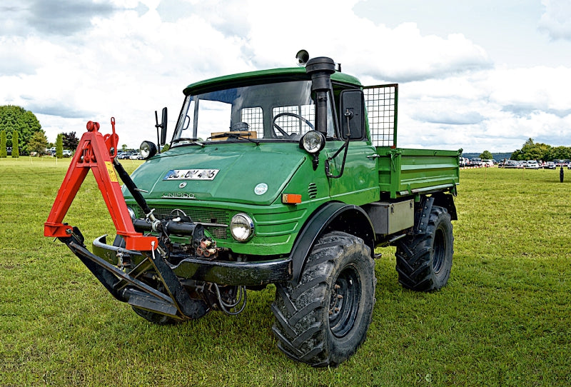 Premium Textil-Leinwand Premium Textil-Leinwand 120 cm x 80 cm quer Unimog mit Frontanbau