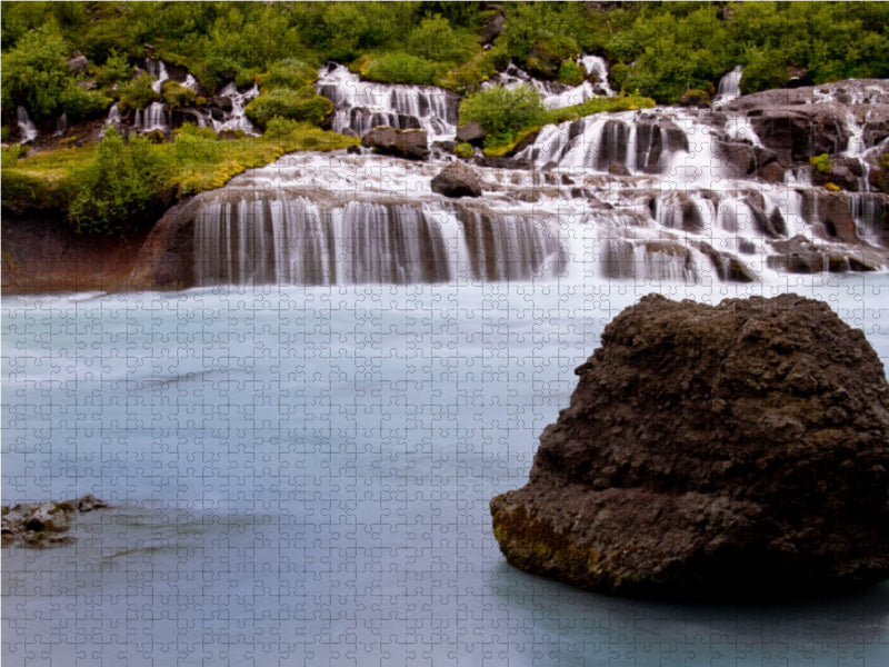 Hraunfossar – Wasserfall in Westisland 2000 Teile Puzzle quer - CALVENDO Foto-Puzzle'